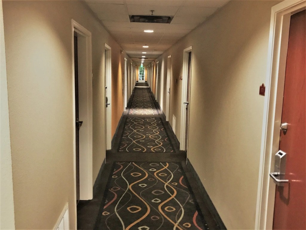 HomeTown Inn & Suites