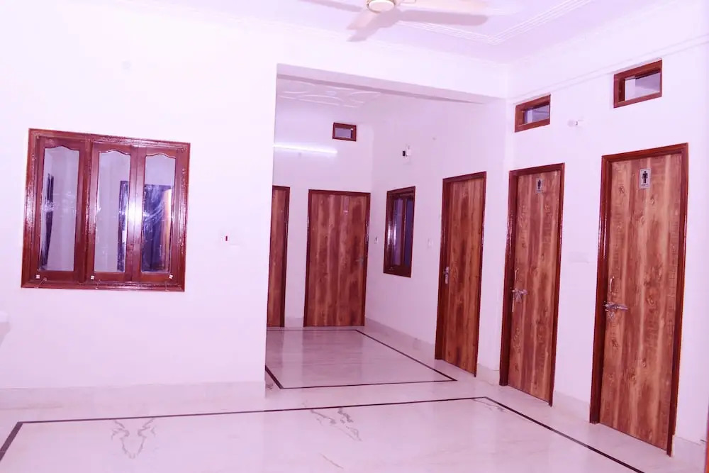 Sartaj Hotel