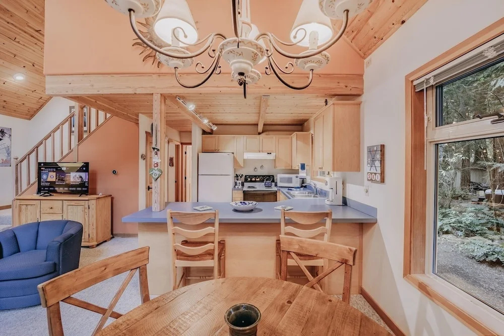 75sl - Wifi - Bbq - Pets Ok - Sleeps 6 2 Bedroom Home by RedAwning