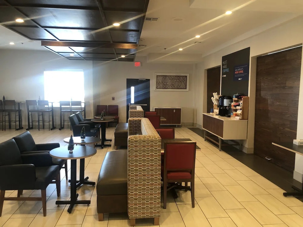 Holiday Inn Express Hotel & Suites Woodward Hwy 270 by IHG