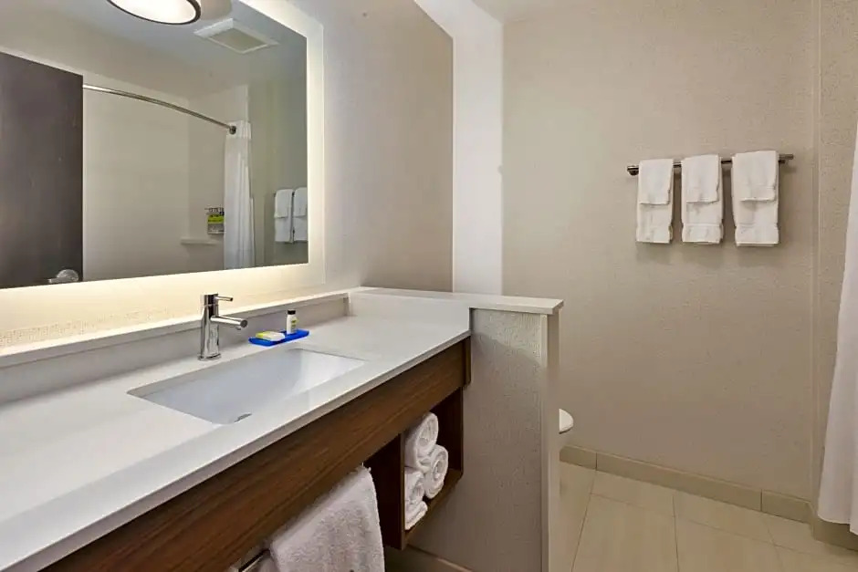 Holiday Inn Express & Suites - Milan - Sandusky Area by IHG