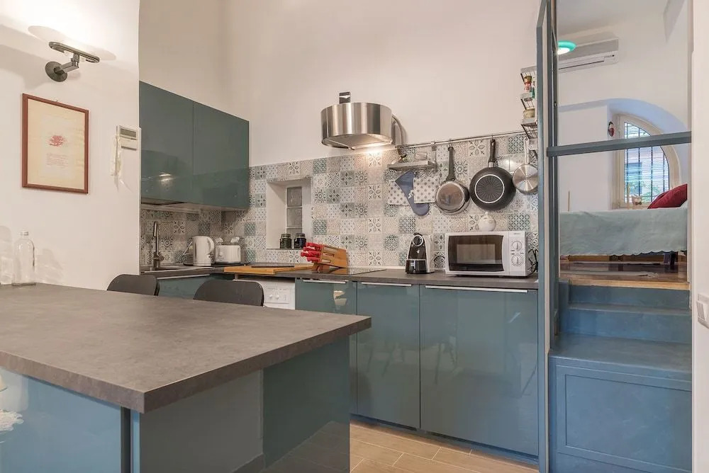 Monti Artistic Flat