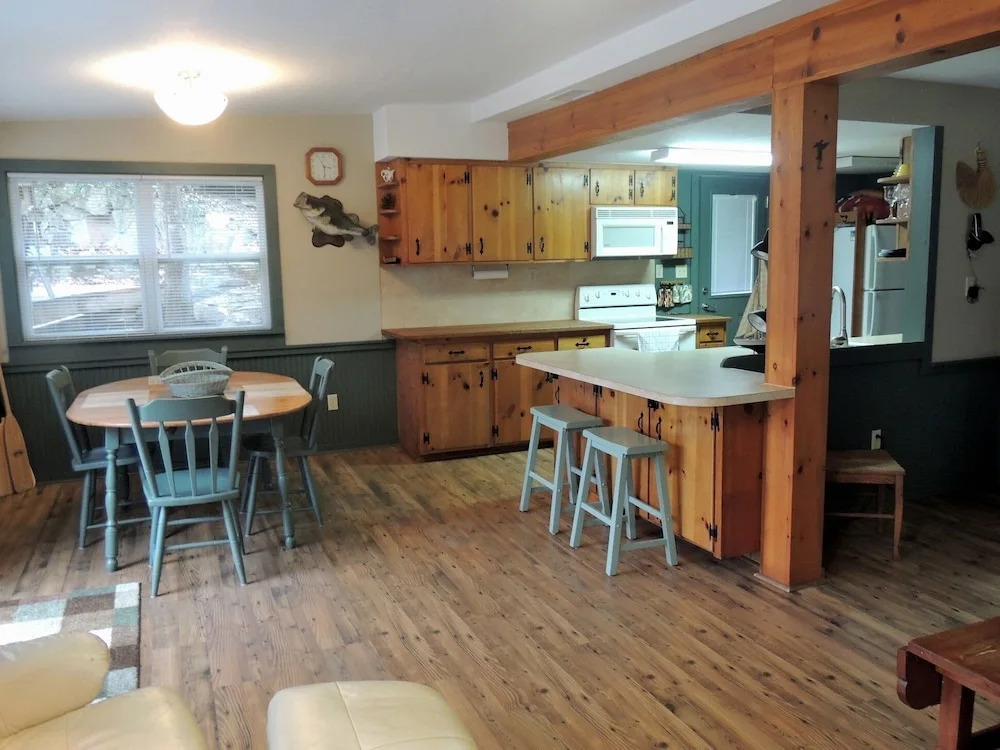 Grey Log #383358 - 1 Br Home