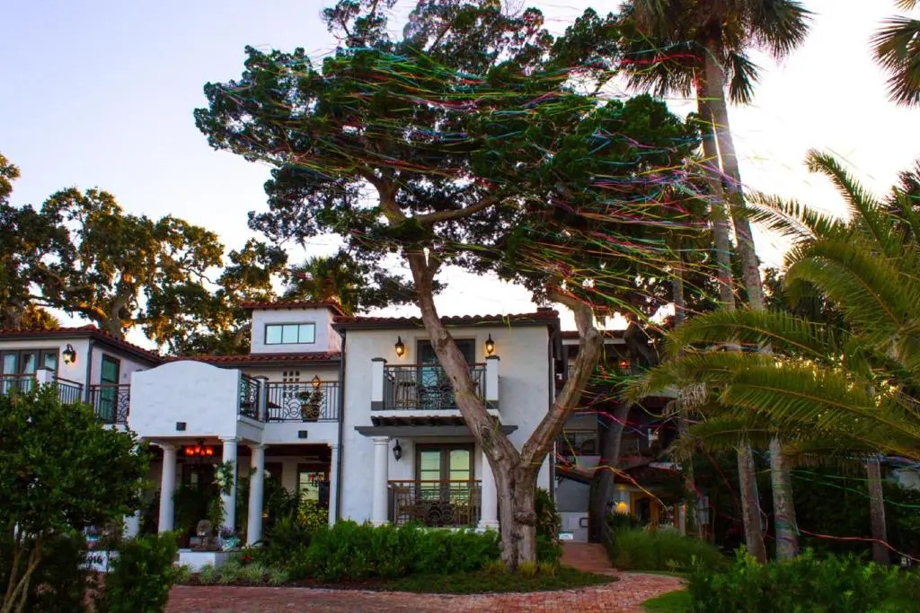 Black Dolphin Inn