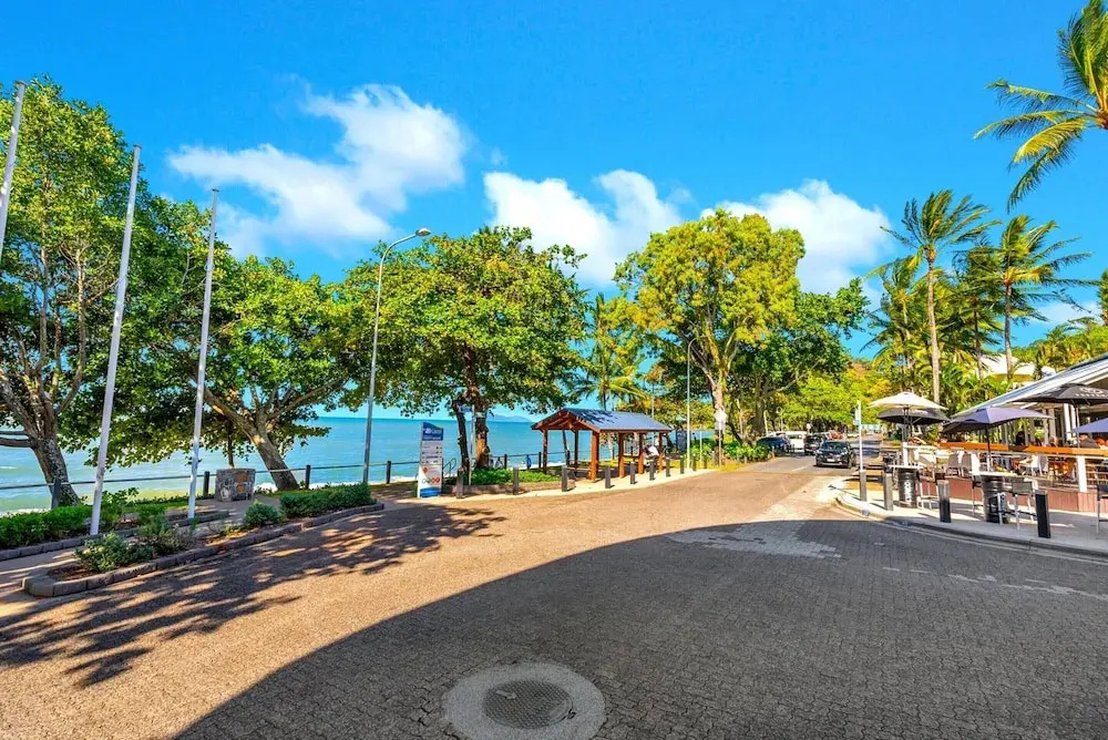 Beachfront 3-bed With Pool & Stunning Ocean Views