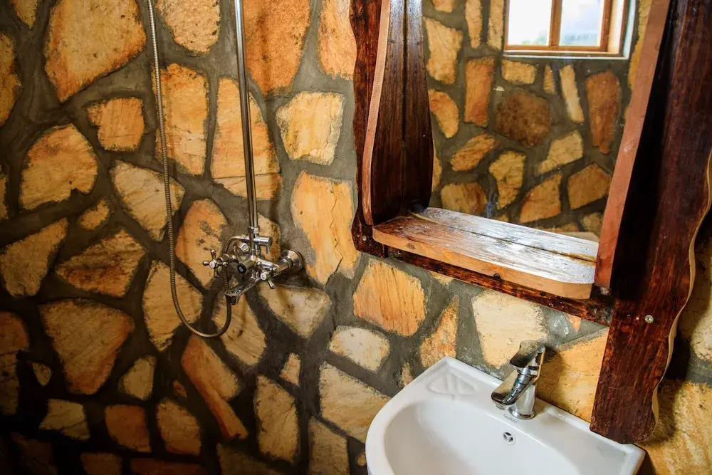Apuuli Safaris & Cottages