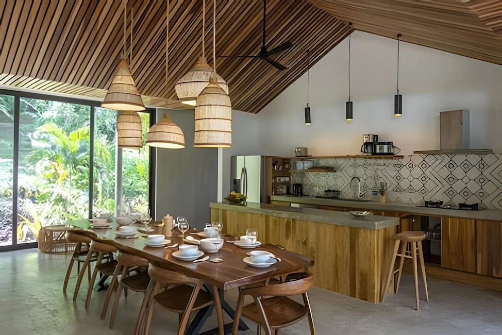 Caribbean Courtyard Villas 6 to 10 pp