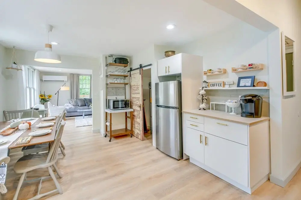 Chic Hot Springs Vacation Rental, Walk to Town!