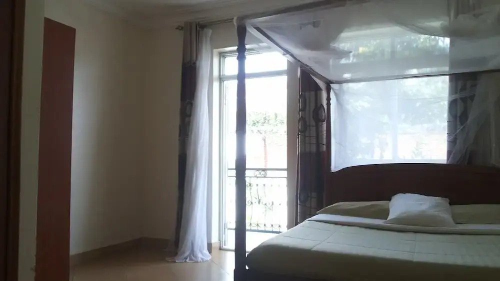 RoseVilla Hotel