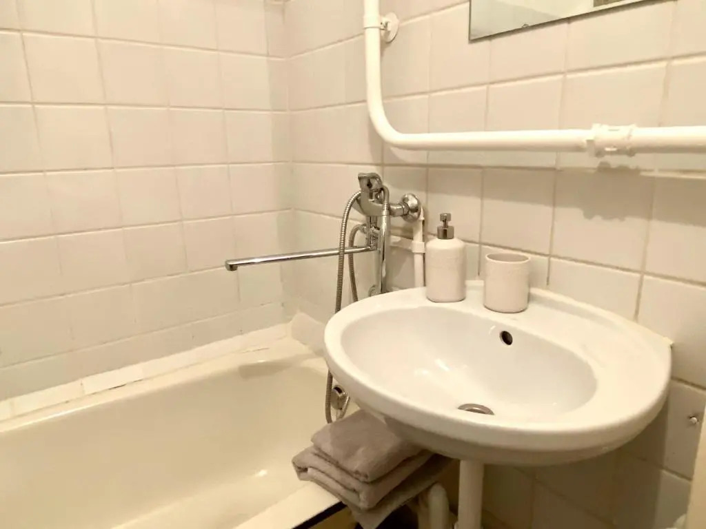 Spacious 3-Room Apartment & Parking
