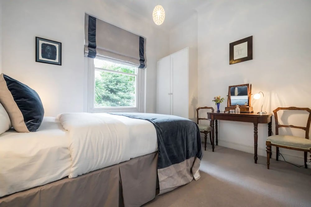 Elegant Georgian 2 Bedroom Apartment in Notting Hill