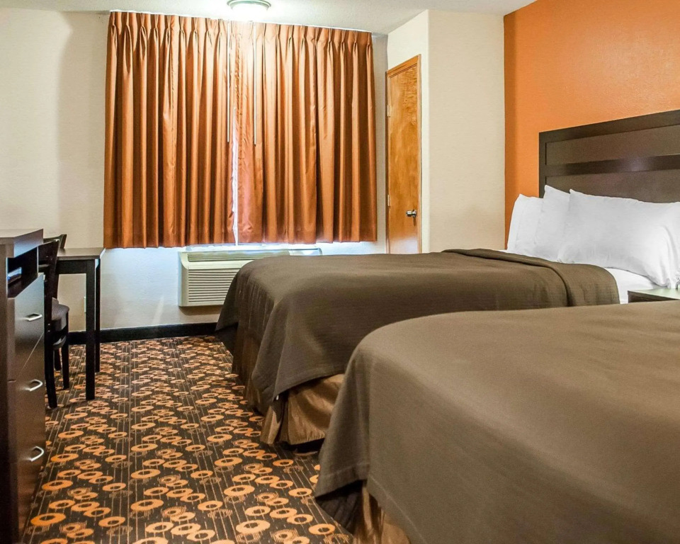 Econo Lodge Inn & Suites Santa Fe South