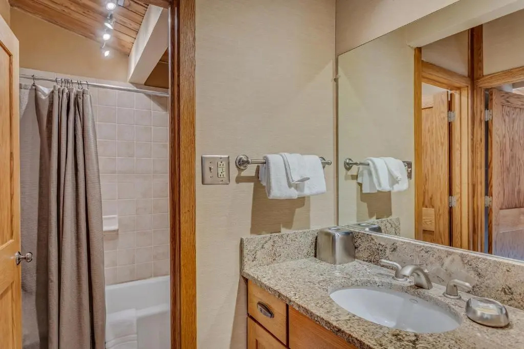 Laurelwood Condominiums Studio Premier Unit 114