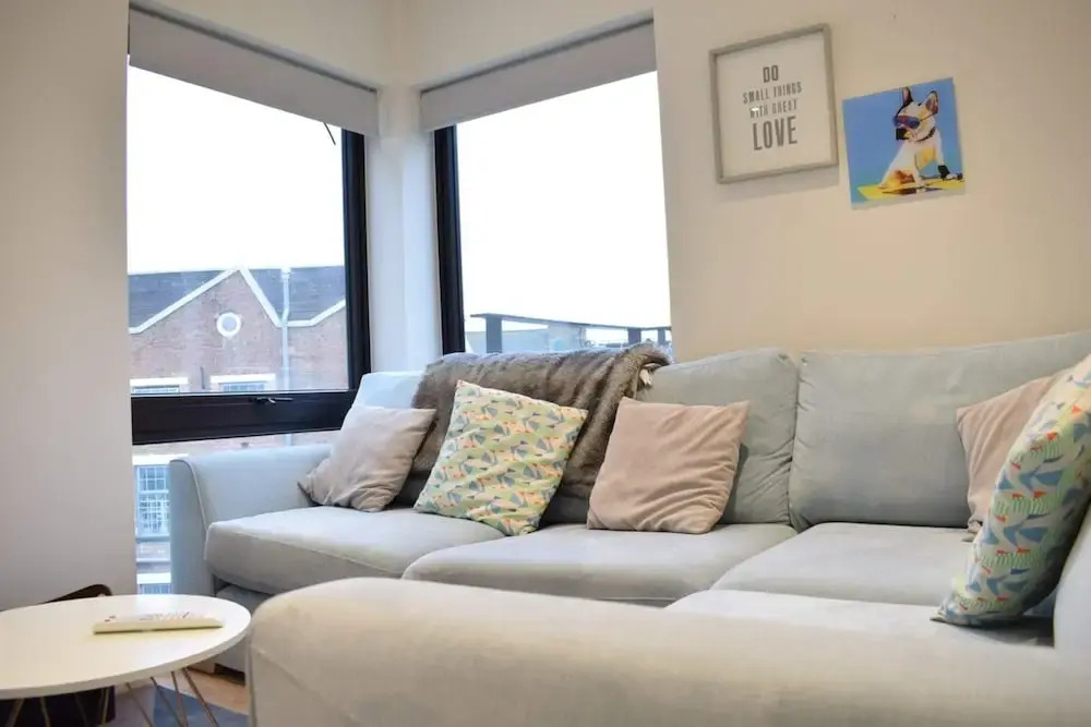 Bright 1 Bedroom Flat in North London With Balcony
