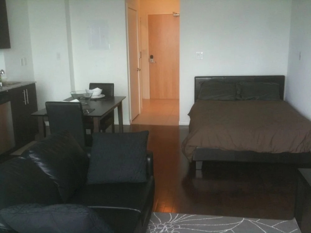Toronto Suite Rentals - Maple Leaf Sq