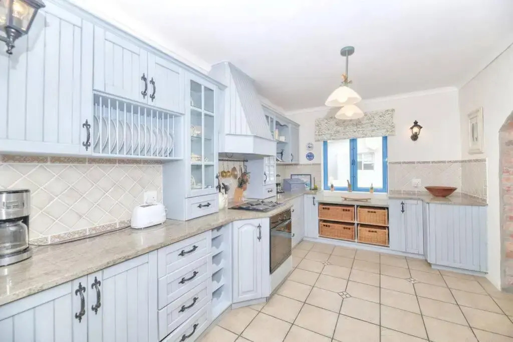 Ons C-Huis - Gansbaai Seafront Accommodation, back-up power