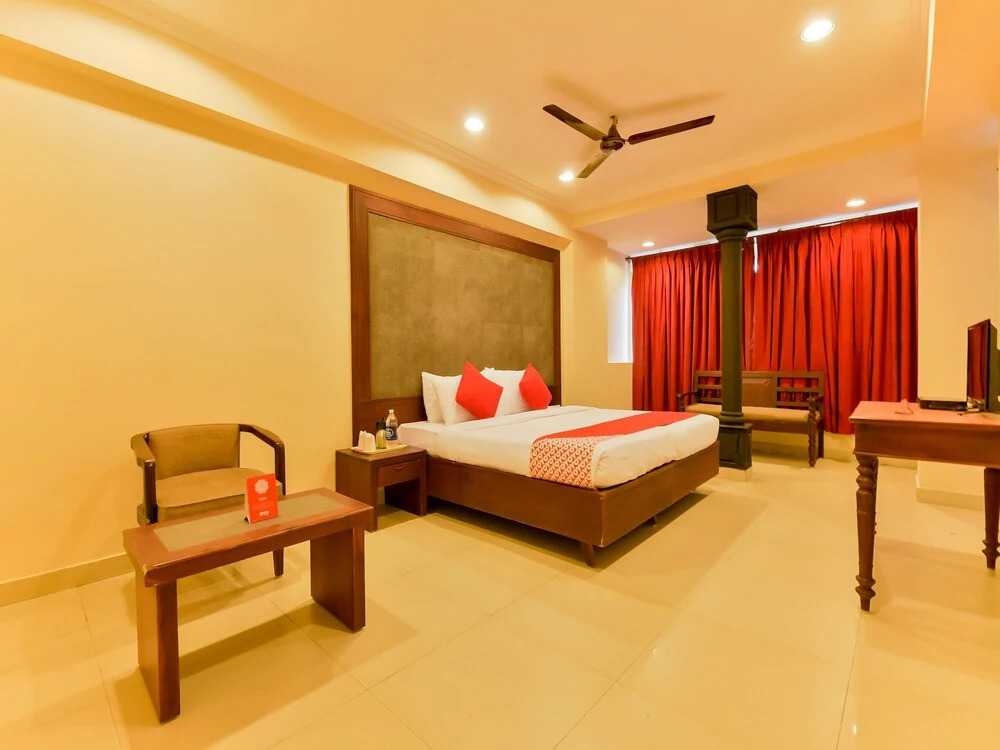 OYO 15247 New Woodlands Hotel