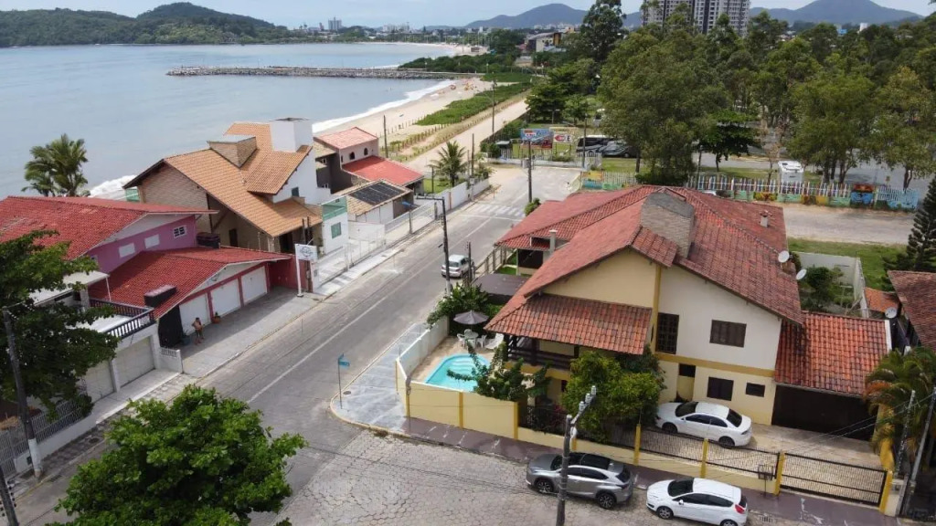 Casa Para Veranear Com Piscina, 5 Quartos, Avenida Da Praia, Balneário Piçarras