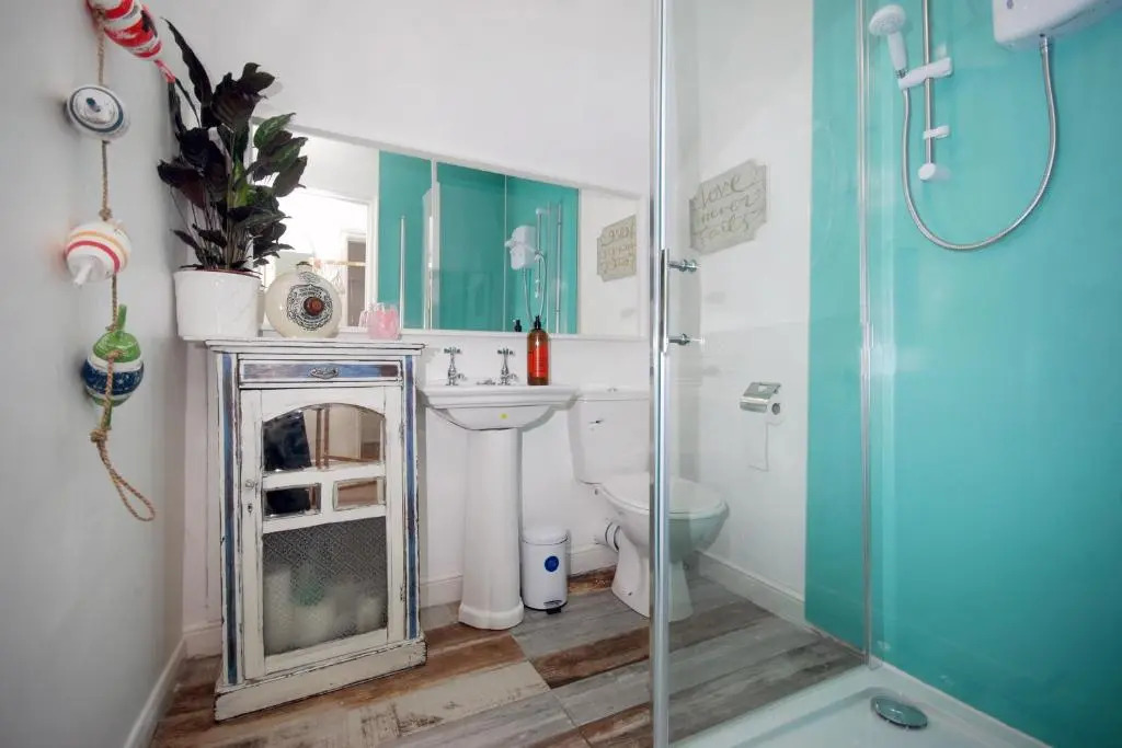 Enjoy Ventnor 2, Pier Street, Wightlink offer