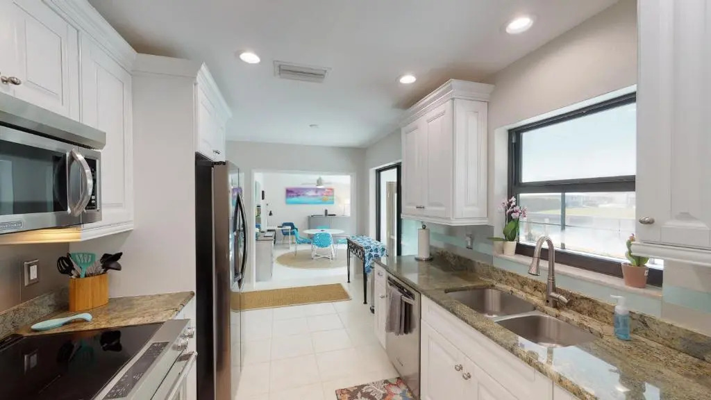 2 Bed Waterfront House I Minutes Away From The Beach