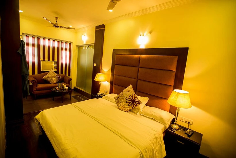 Deep Hotel