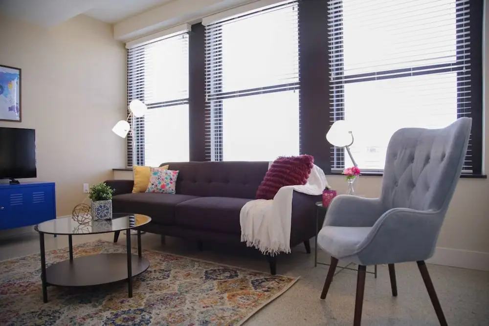 Classic Downtown 1BR Apt with Views