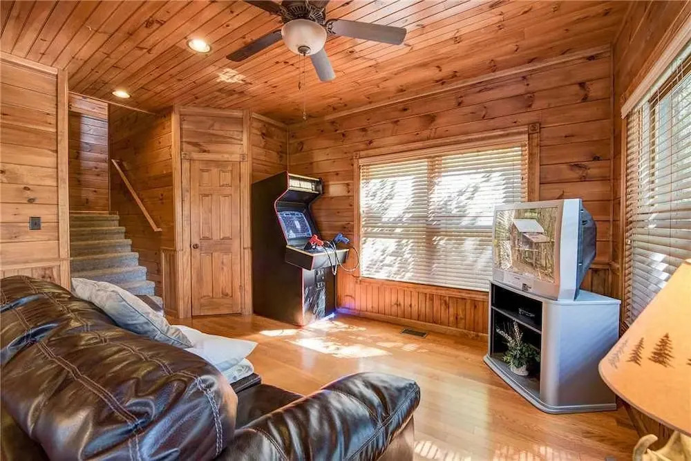 Alpine Nights 3 Bedroom Home with Hot Tub