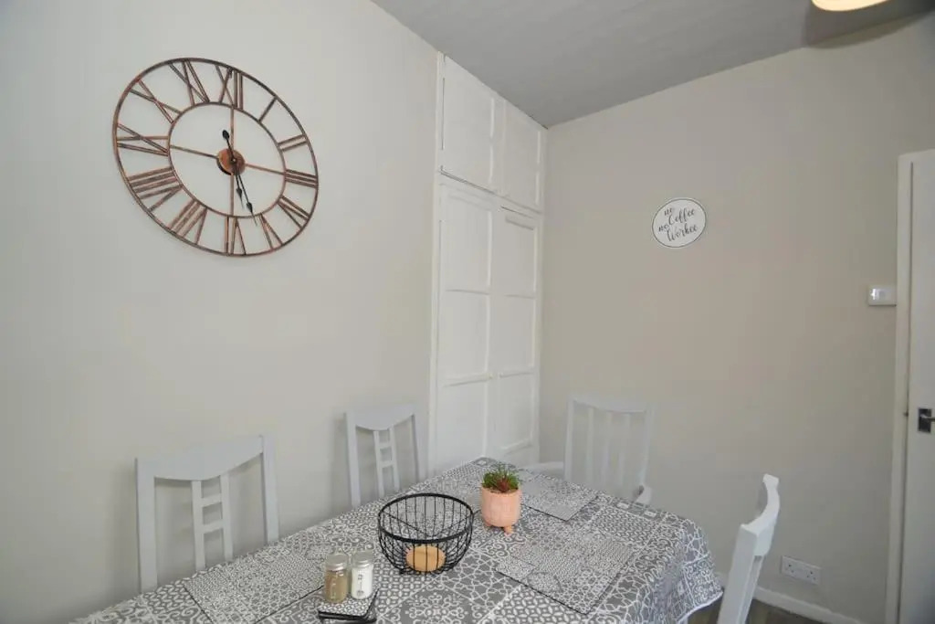 Spacious and Homely 3 Bedroom Flat - SuiteLivin
