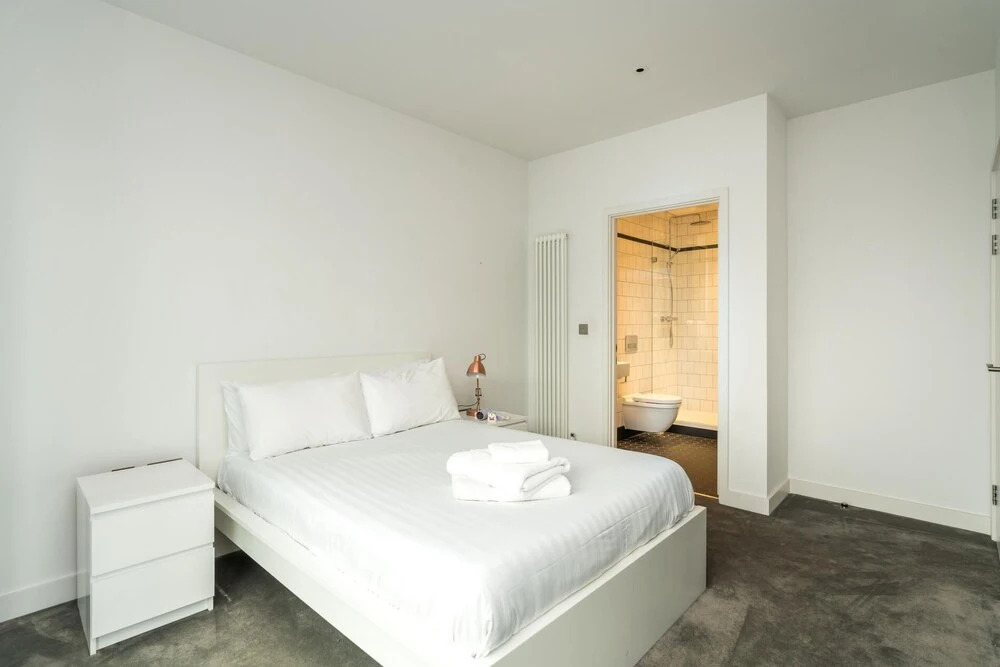 Superb 2BD Flat With Breathtaking Views!