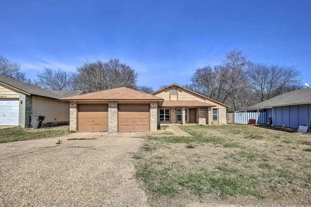West San Antonio Home w/ Yard: 16 Mi to Dtwn!