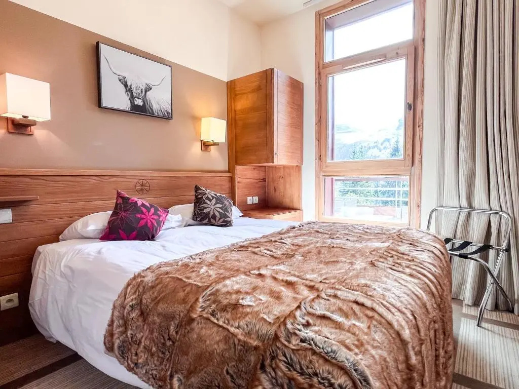 Bright, spacious South-facing 1-bedroom apartment