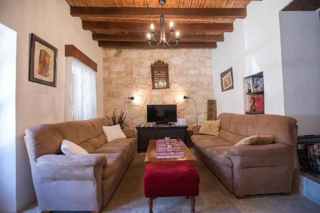 Droushia Corner House