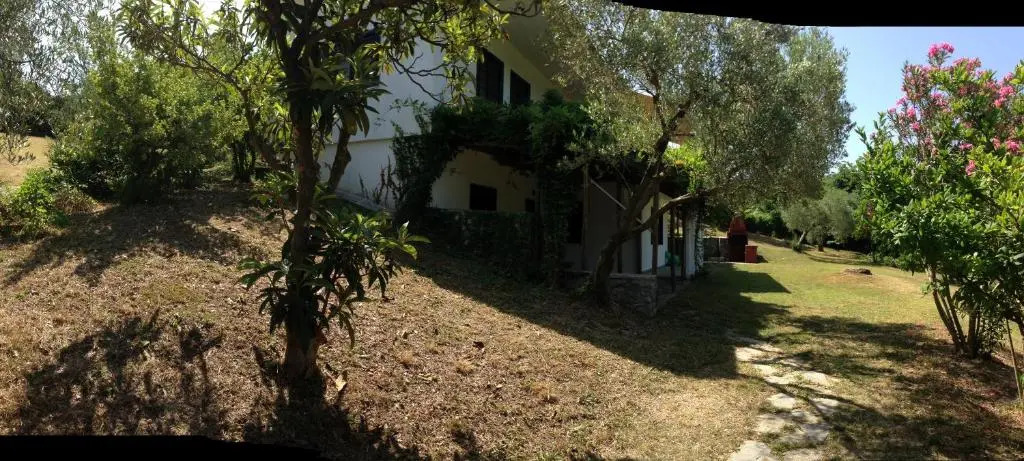 Secluded 1.8 acre garden Villa, for exclusive use with Stunning Views