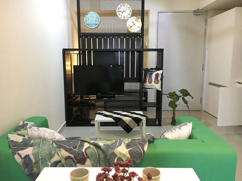 Suria Jelutong Cozy Studio by BeeStay