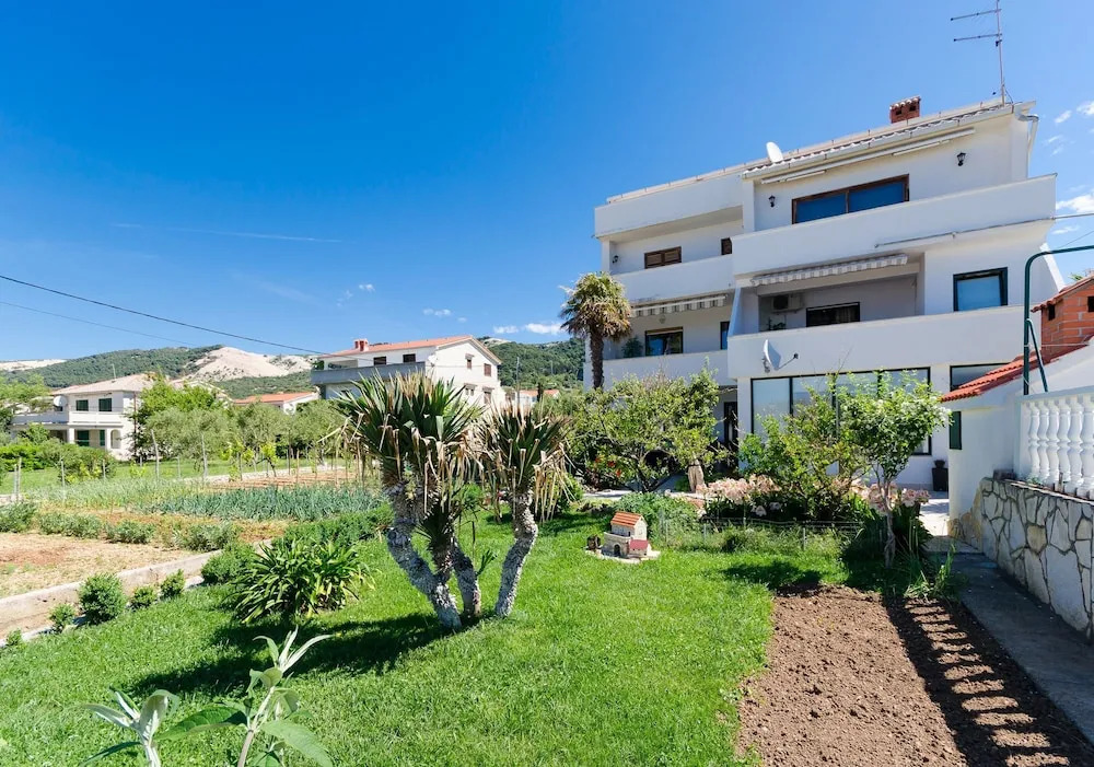 Apartments Near the sea Barbat