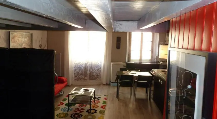 La Maison dAlix, à lintérieur de la Cité médiévale