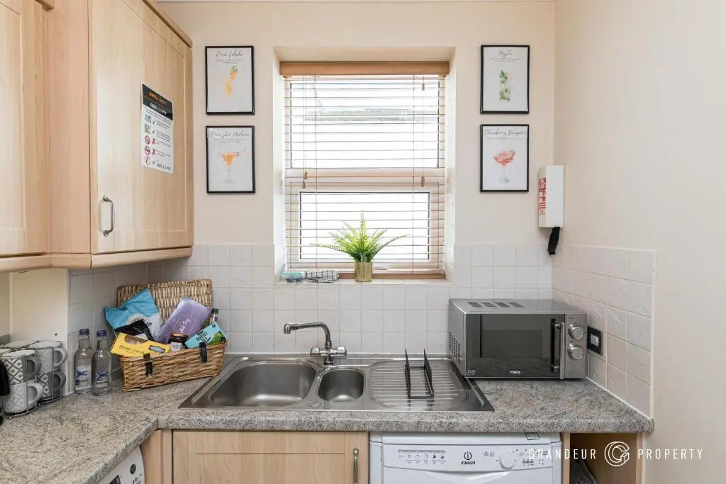 Elegant 2bed Apt- Bmouth Beach Front with Parking