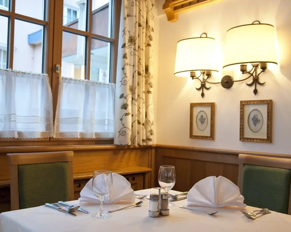 Österreichischer Hof-im Bademantel direkt in die Alpentherme