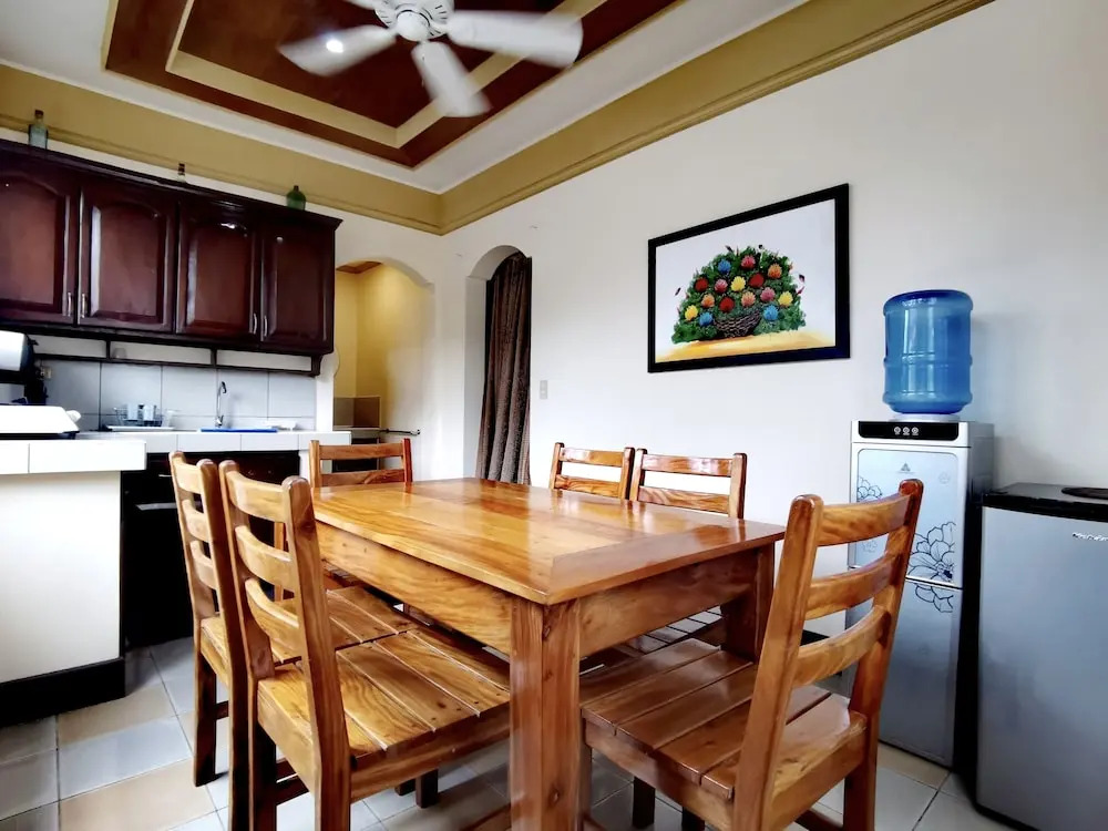Den Den Guesthouse