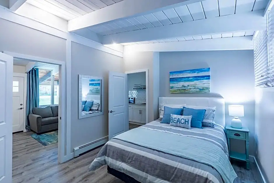 7 Bed Blue Mountain Cottage with Hot Tub