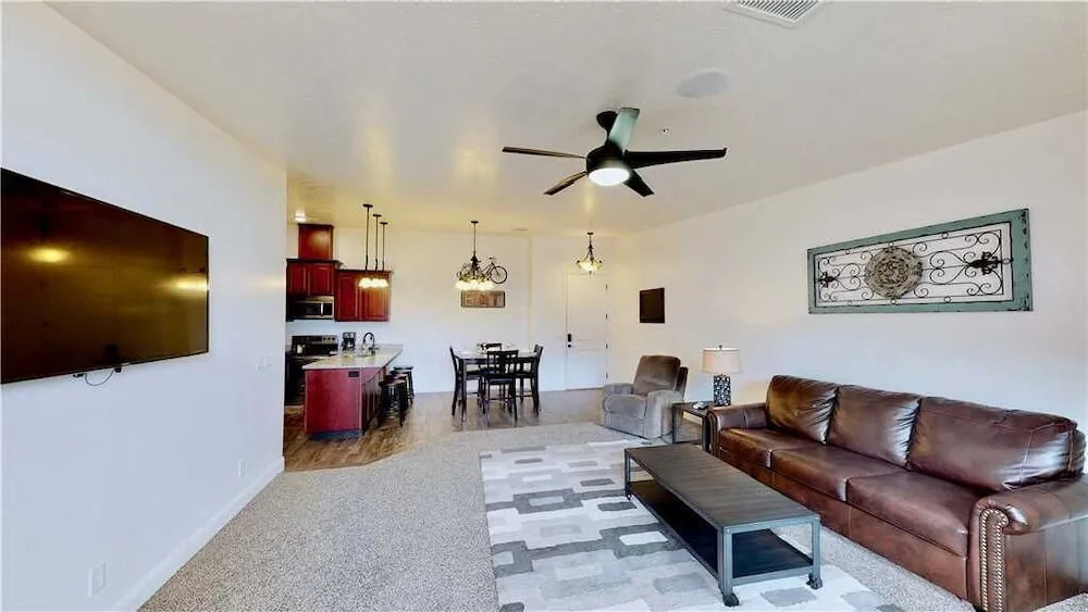 Alta Vida #4 2 Bedrooms 2 Bathrooms Condo