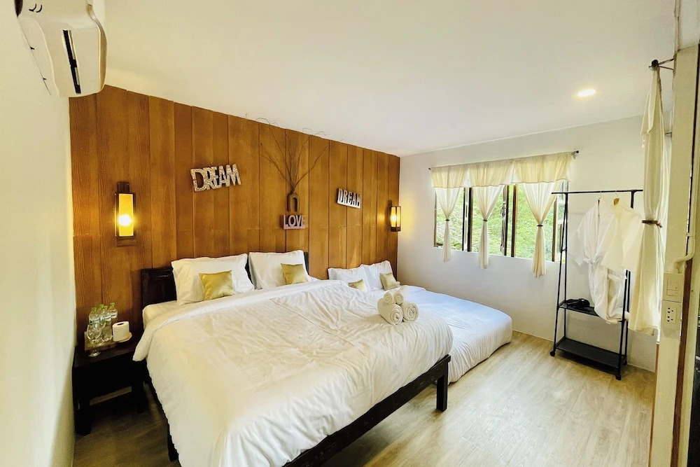 Monruamsuk Homestay Cafe and Bistro