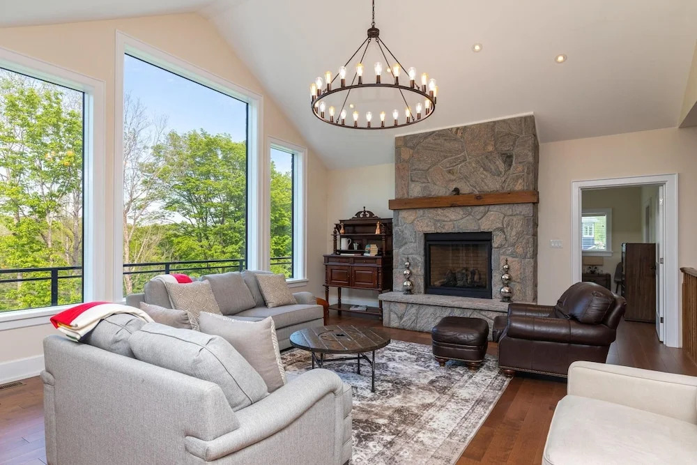 Villa Vista - Fabulous new Home Overlooking the Golf Course in Port Carling