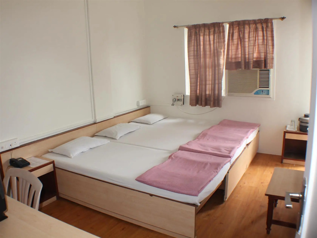 OYO 13845 Hotel Bhooshan
