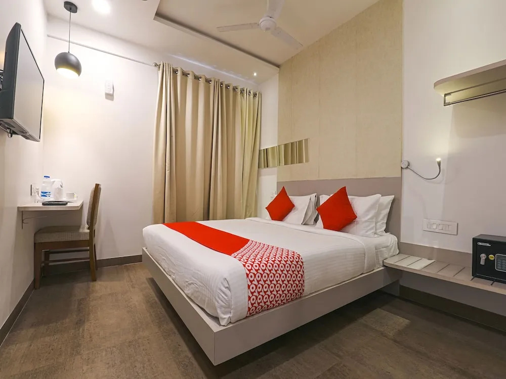 OYO 14282 Hotel Vivana