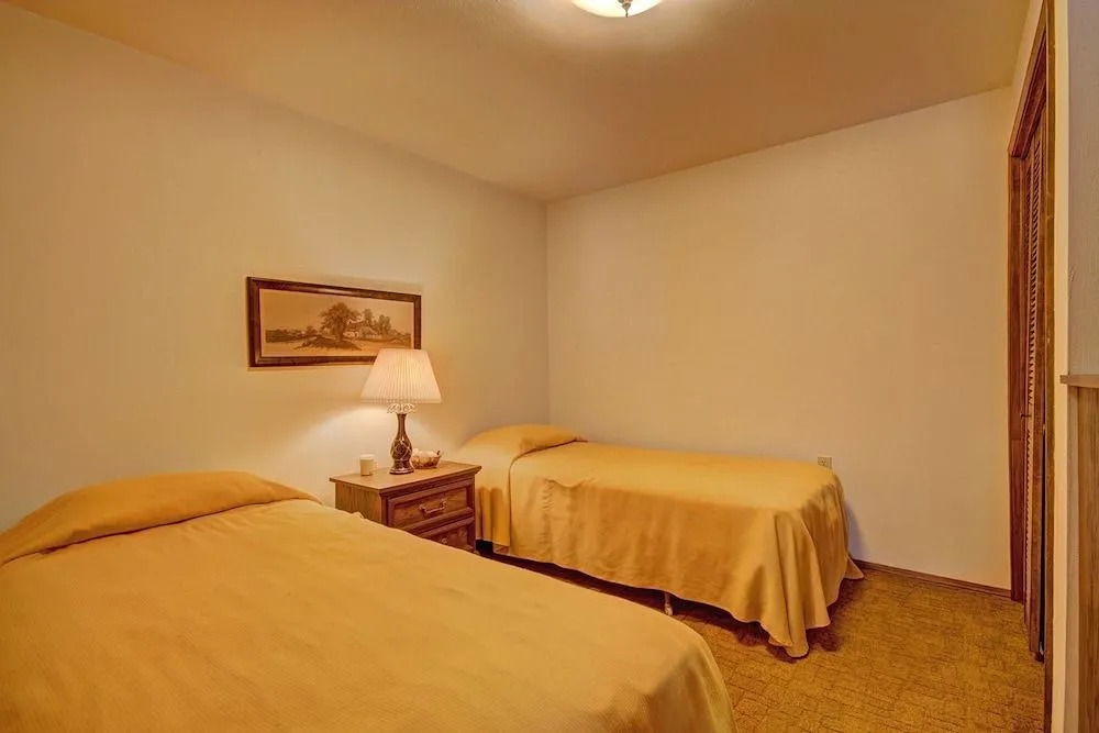 Elk View 4 Br home by RedAwning
