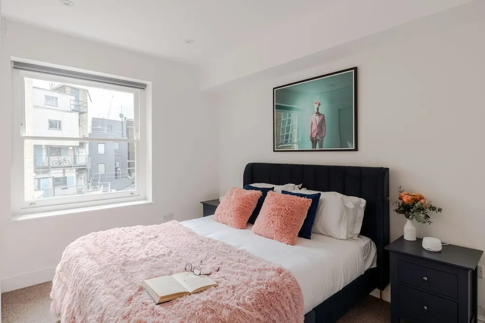 The Vanity Affair - Fitzrovia - by Frankie Says