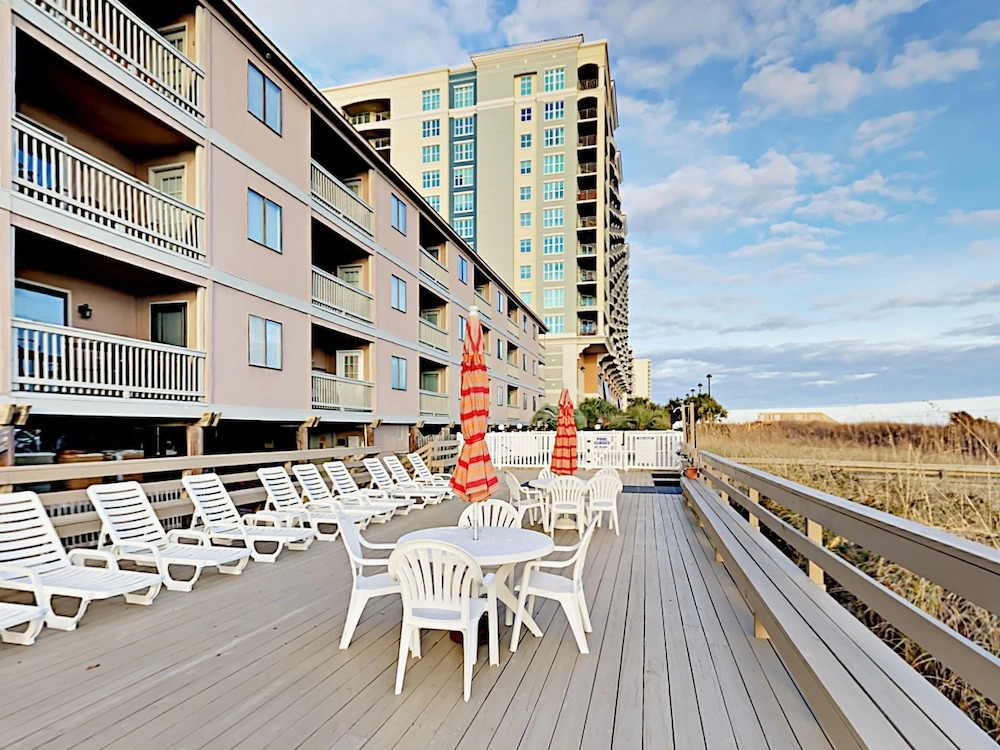 Oceanfront 2br W/ Private Balcony 2 Bedroom Condo
