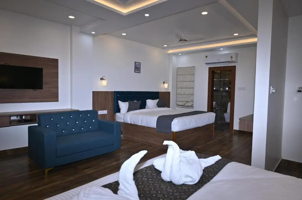 FabHotel Vatsa Residency