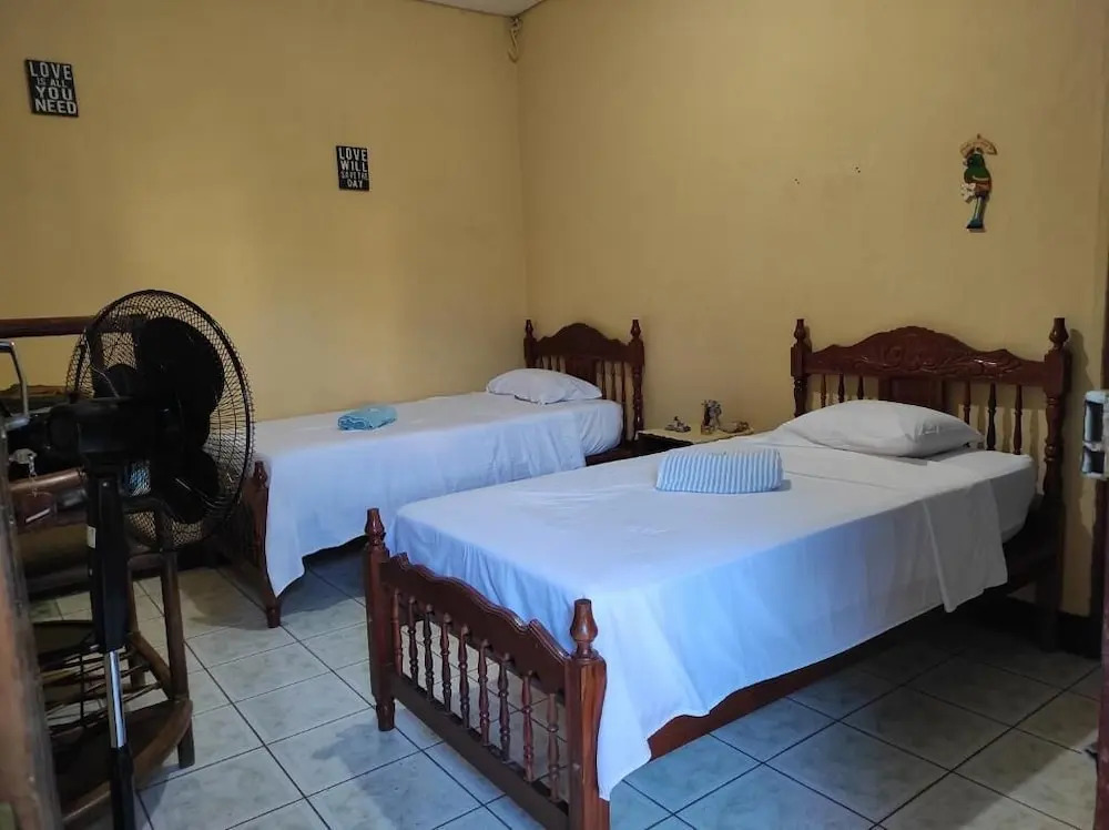 Hostal El Almendro